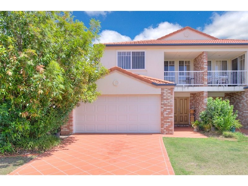 1/8 Crosby Ave, Pacific Pines QLD 4211