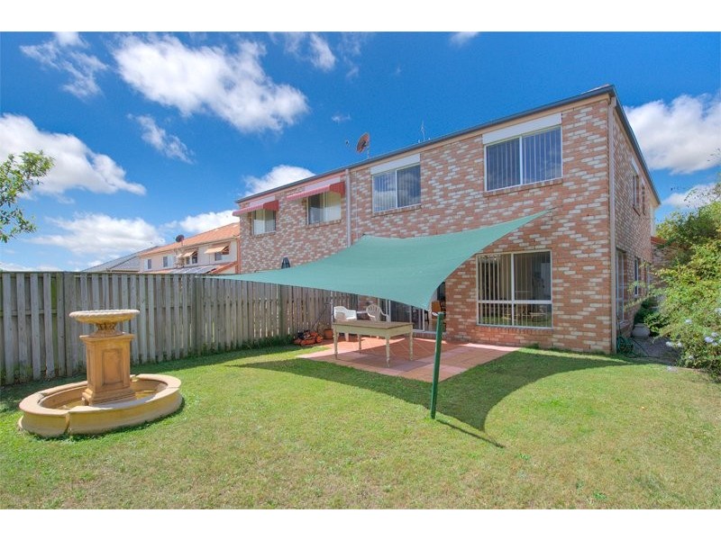 1/8 Crosby Ave, Pacific Pines QLD 4211