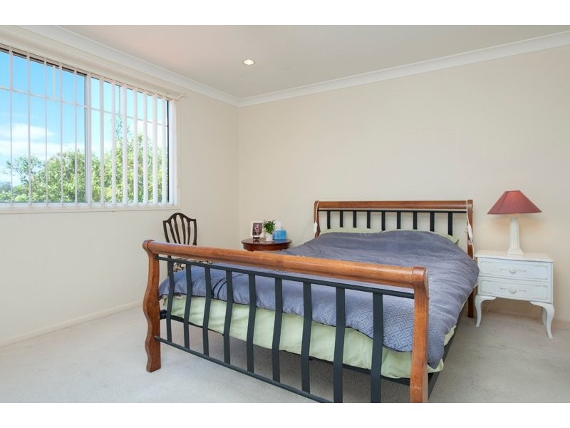 1/8 Crosby Ave, Pacific Pines QLD 4211