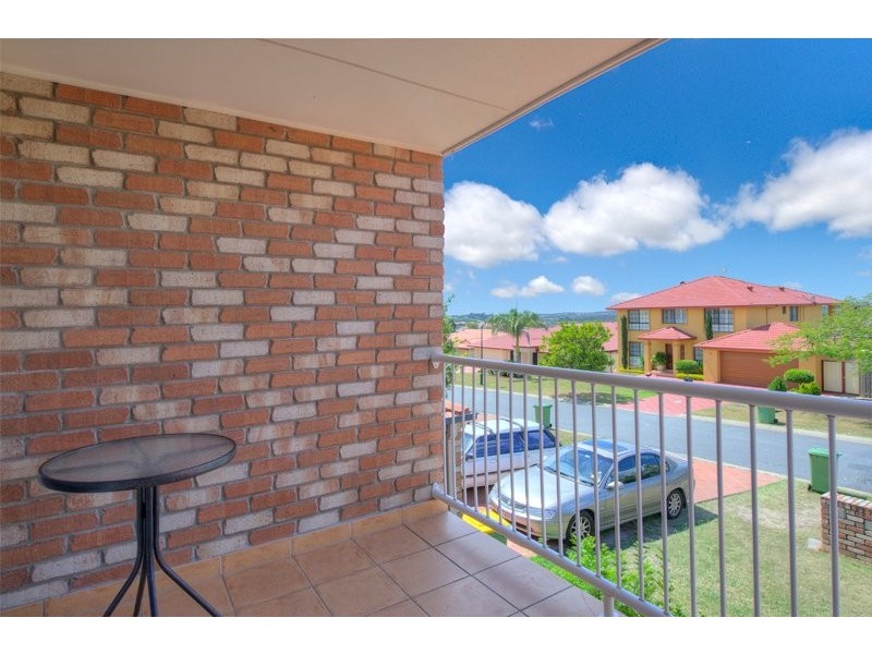 1/8 Crosby Ave, Pacific Pines QLD 4211