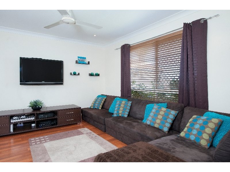 38a Sickle Ave, Hope Island QLD 4212