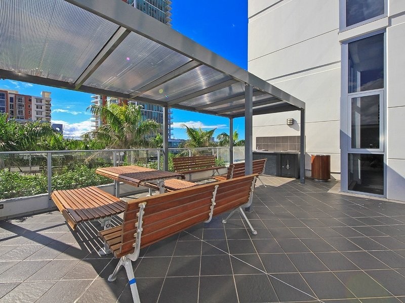 403/4 Como Crescent, Southport QLD 4215