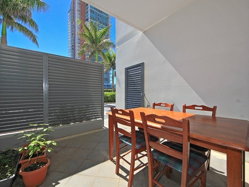 403/4 Como Crescent, Southport QLD 4215