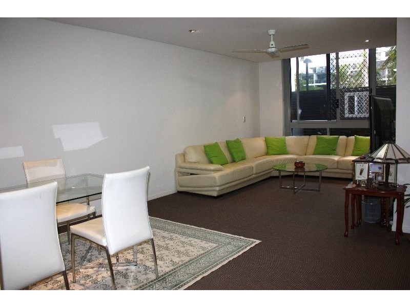 403/4 Como Crescent, Southport QLD 4215