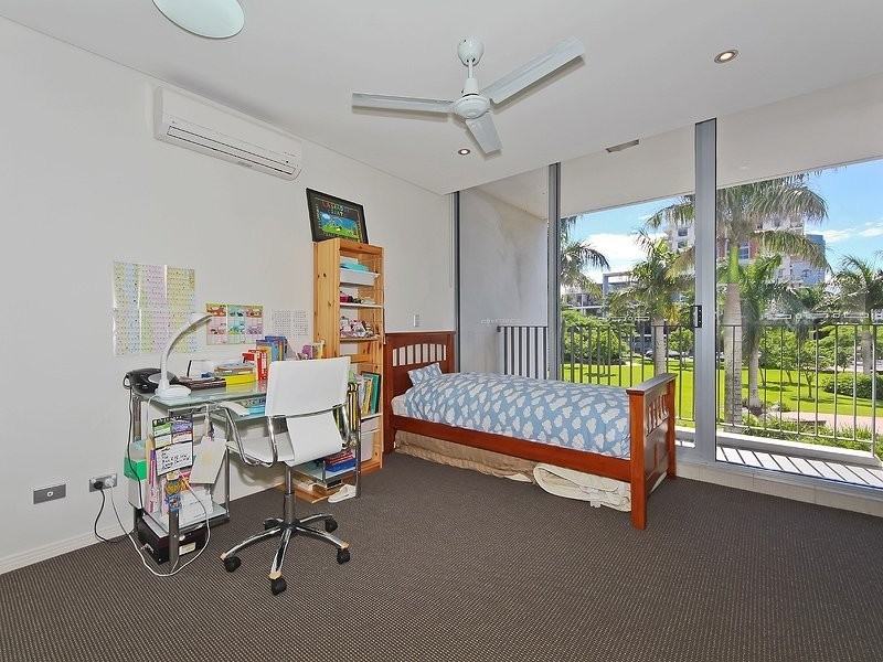 403/4 Como Crescent, Southport QLD 4215