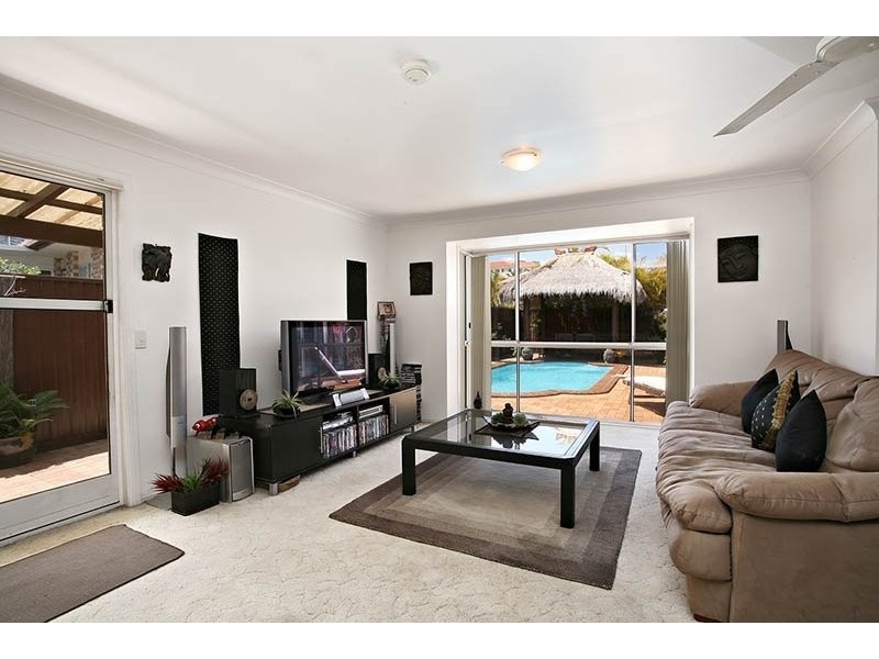 2/7 Gardiners place, Southport QLD 4215