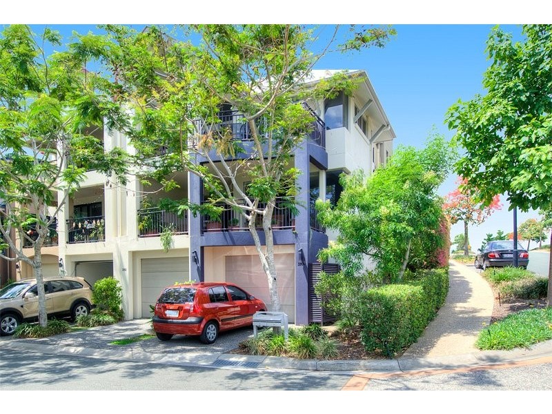 3300 Central Pl, Carrara QLD 4211