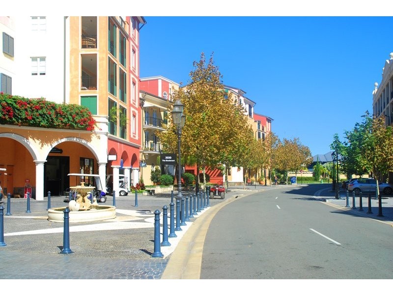 3300 Central Pl, Carrara QLD 4211