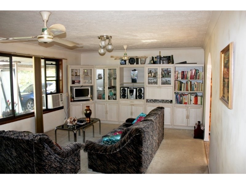 4 Sacha Pl, Carrara QLD 4211