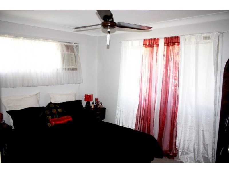 4 Sacha Pl, Carrara QLD 4211