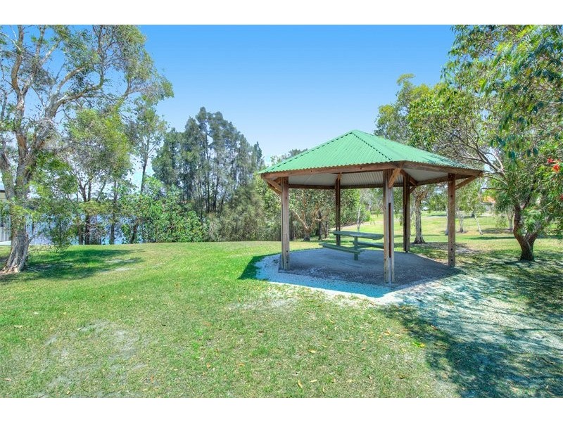 92 Newport Dr, Robina QLD 4226