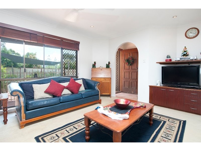 91 Hinkler Dr, Highland Park QLD 4211