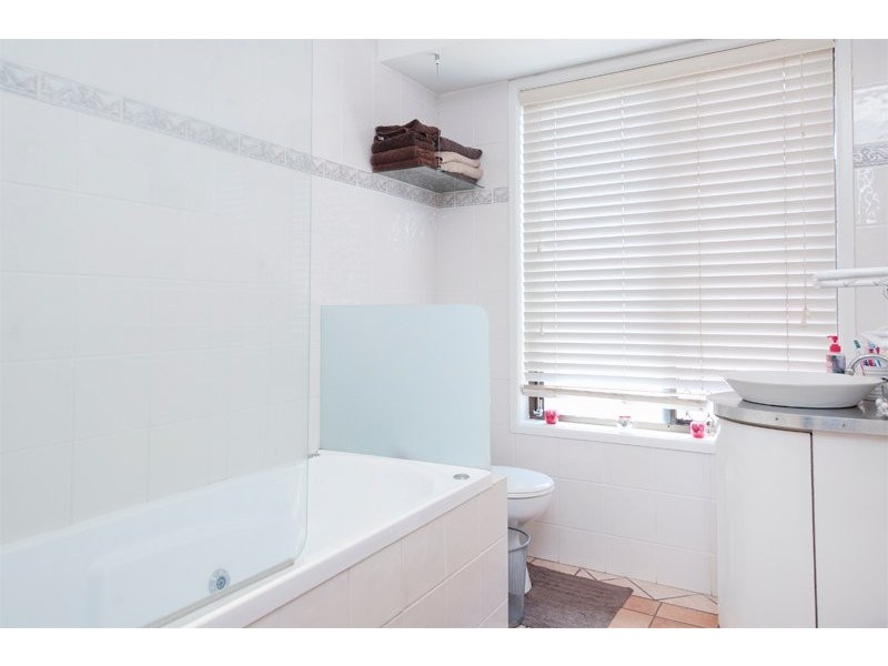 91 Hinkler Dr, Highland Park QLD 4211