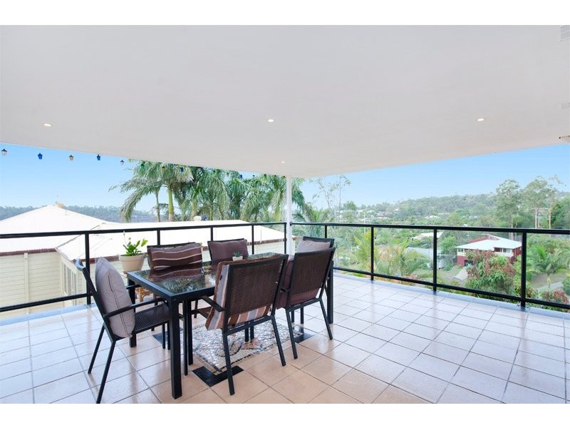 10 Windward Rise, Pacific Pines QLD 4211