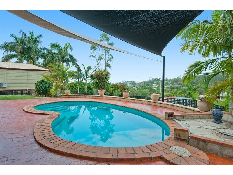 10 Windward Rise, Pacific Pines QLD 4211