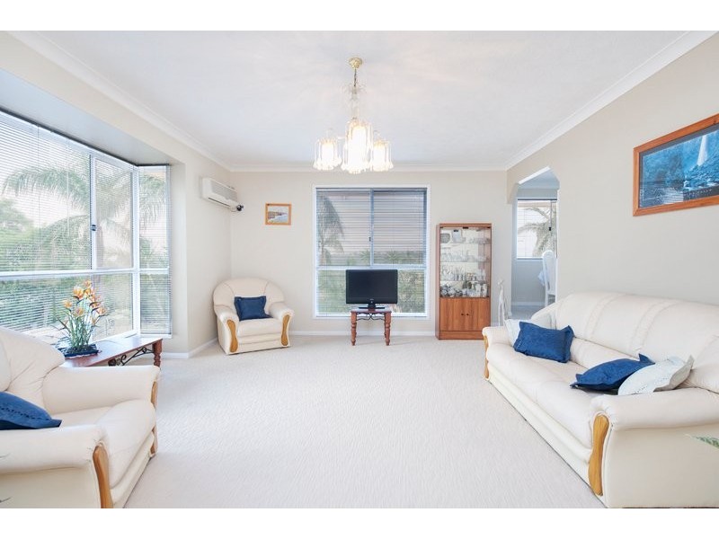 10 Windward Rise, Pacific Pines QLD 4211