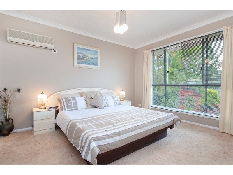 10 Windward Rise, Pacific Pines QLD 4211