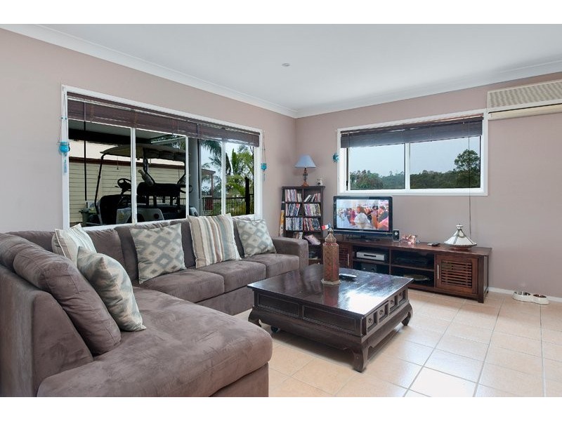 10 Windward Rise, Pacific Pines QLD 4211