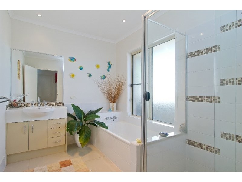 11 Rustyplum Court, Reedy Creek QLD 4227