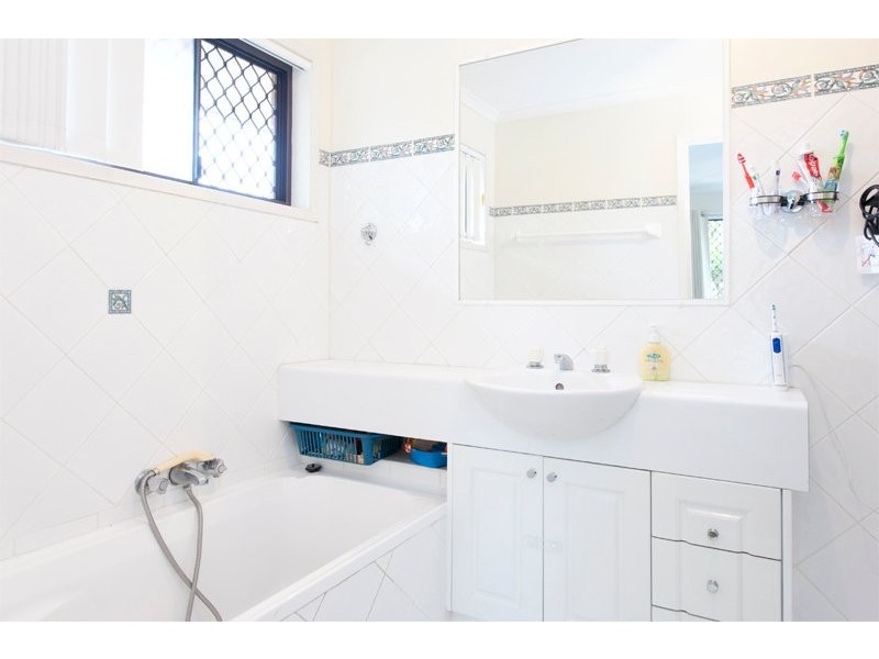 63 Alexander Dr, Highland Park QLD 4211