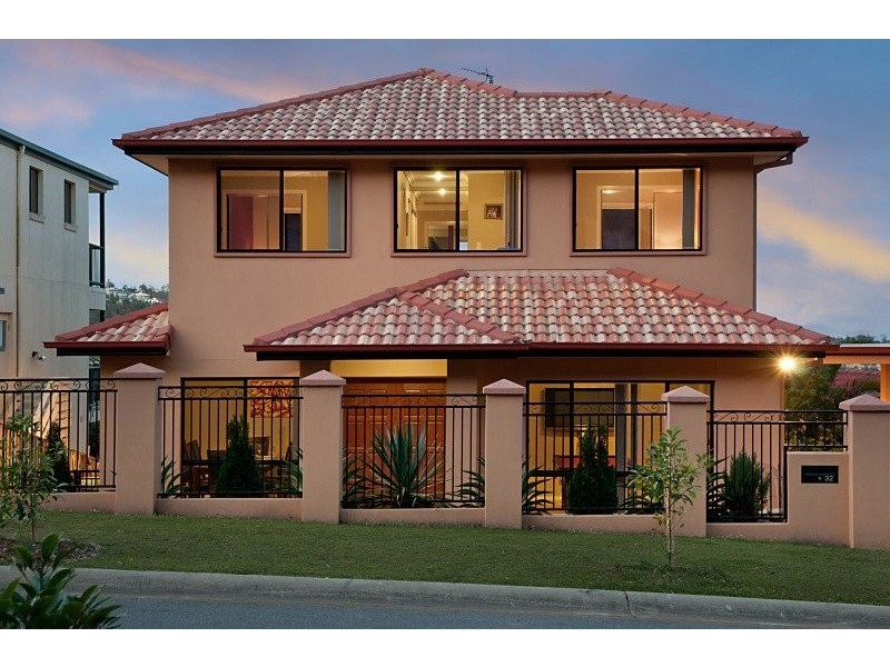 32 Carter St, Pacific Pines QLD 4211