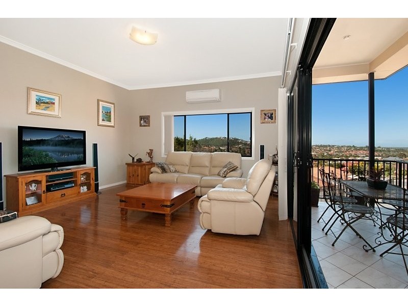 32 Carter St, Pacific Pines QLD 4211