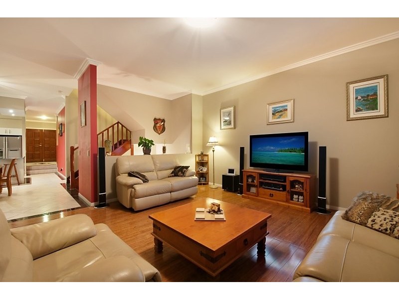 32 Carter St, Pacific Pines QLD 4211