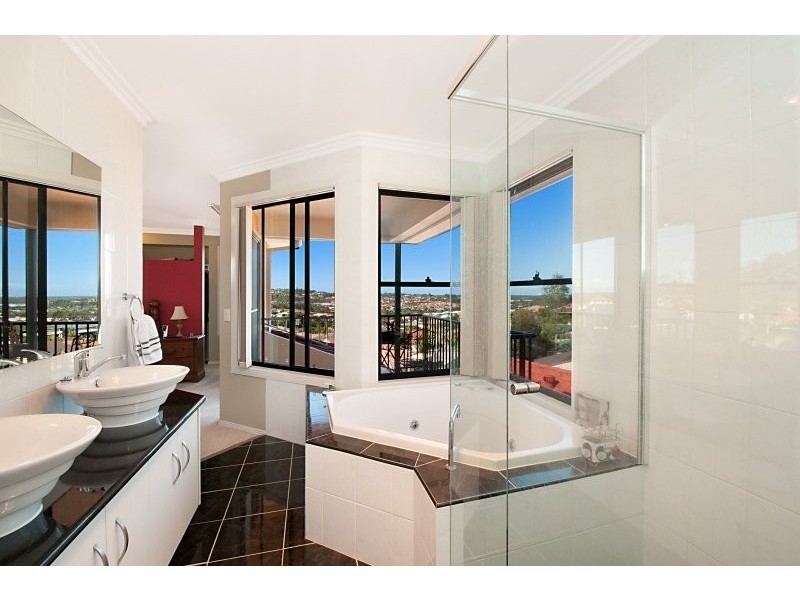 32 Carter St, Pacific Pines QLD 4211