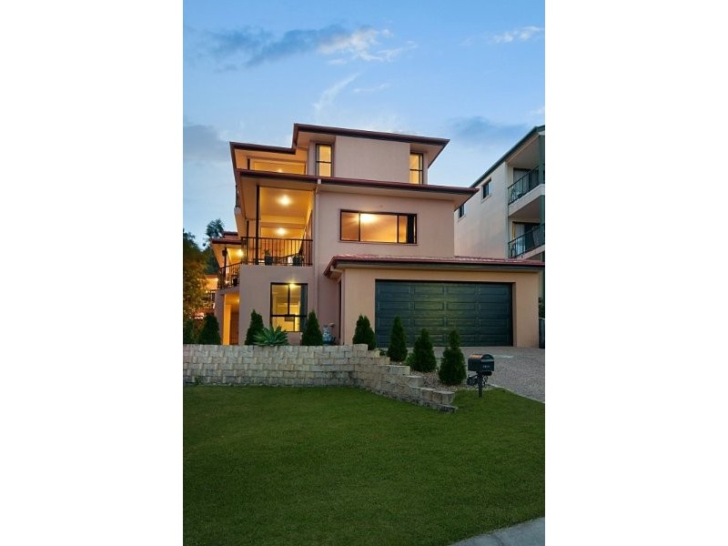 32 Carter St, Pacific Pines QLD 4211