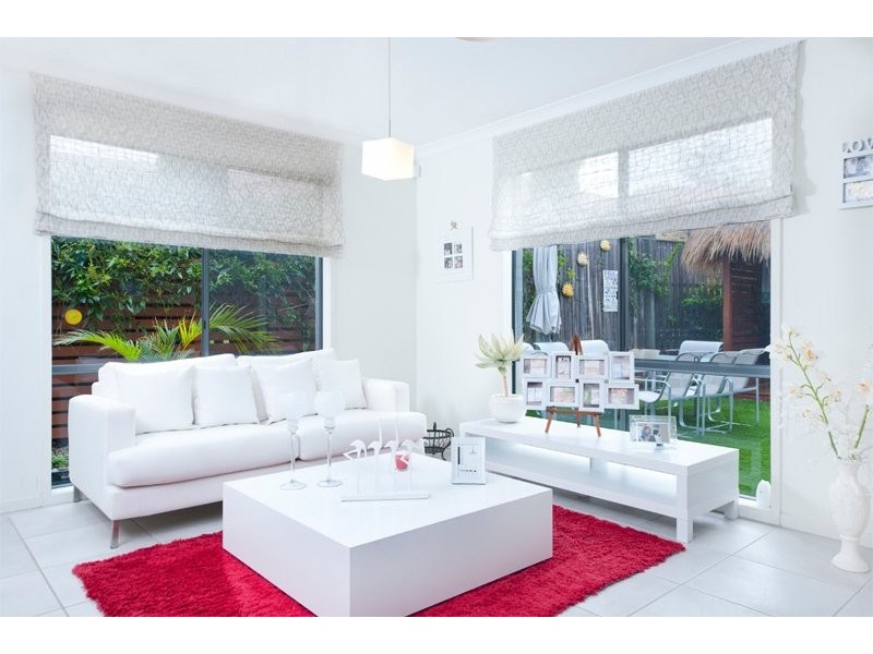 214 Crestwood Dr, Molendinar QLD 4214