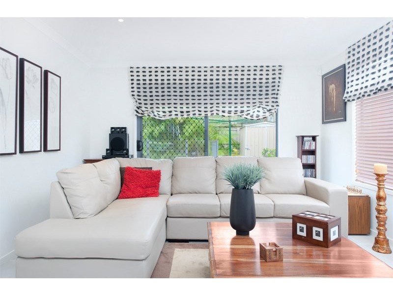 214 Crestwood Dr, Molendinar QLD 4214