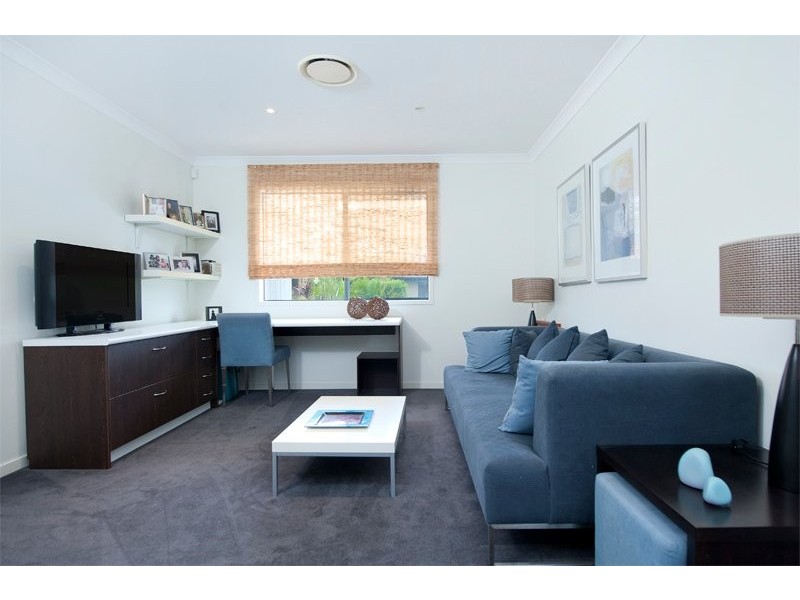 214 Crestwood Dr, Molendinar QLD 4214