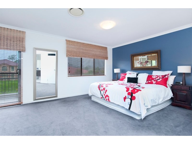 214 Crestwood Dr, Molendinar QLD 4214