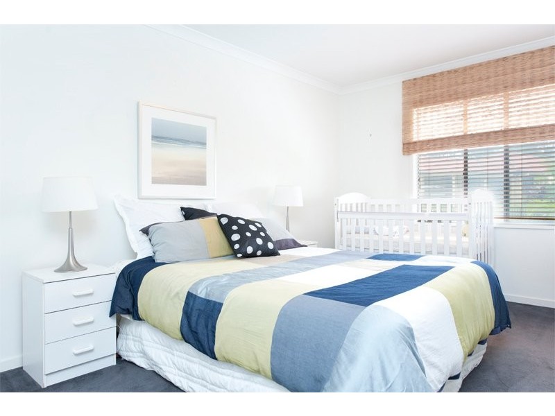 214 Crestwood Dr, Molendinar QLD 4214