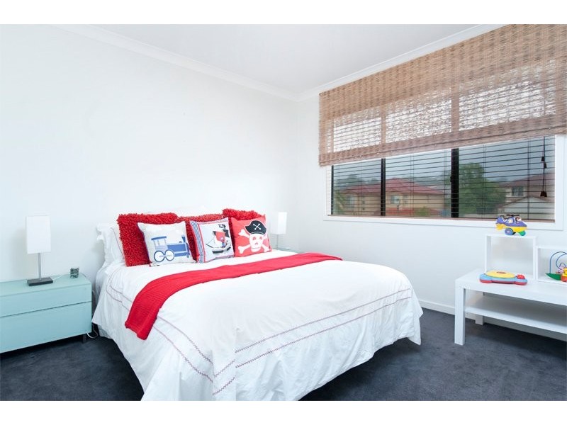 214 Crestwood Dr, Molendinar QLD 4214