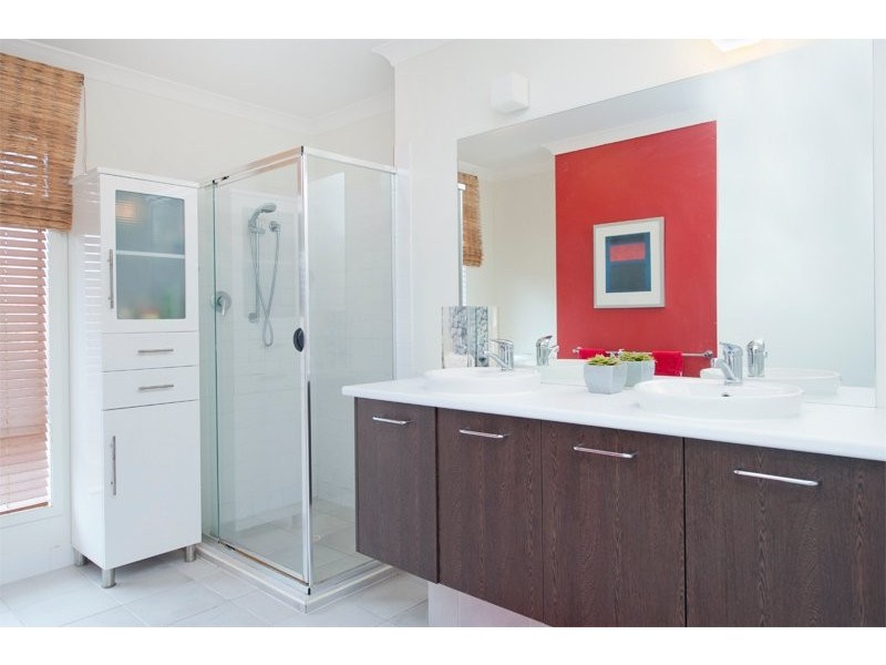 214 Crestwood Dr, Molendinar QLD 4214