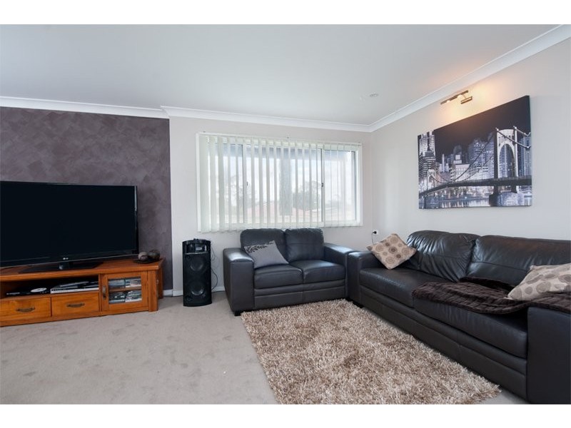 10 Kerrabee Street, Nerang QLD 4211