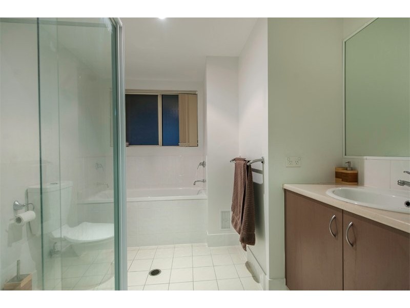 4/131 Muir Street, Labrador QLD 4215