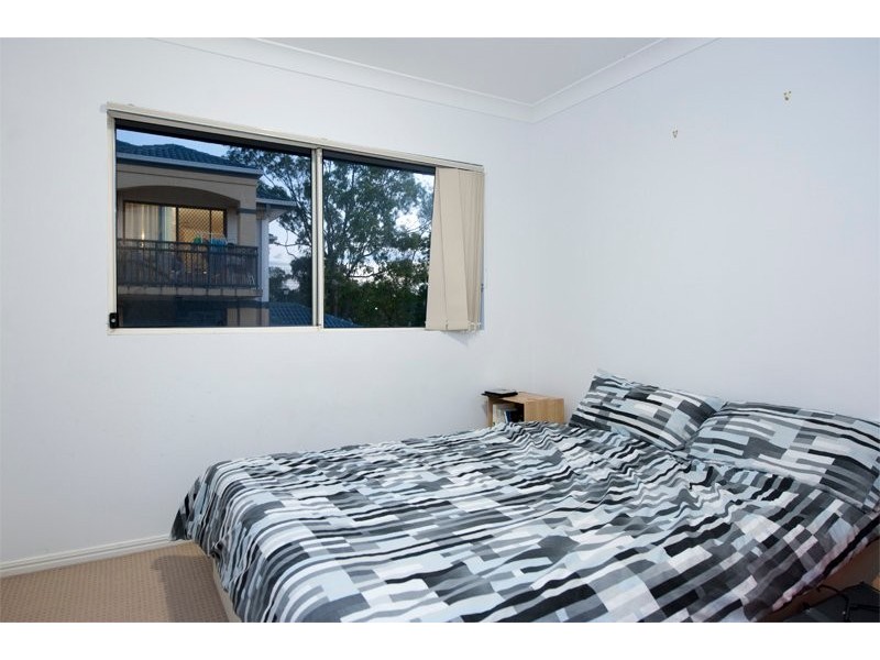 4/131 Muir Street, Labrador QLD 4215