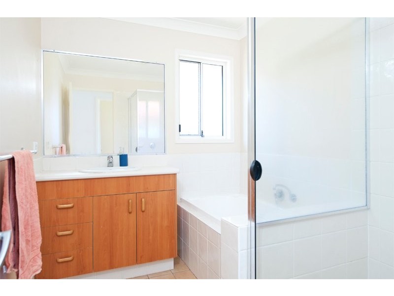 54 Yodelay Street, Varsity Lakes QLD 4227