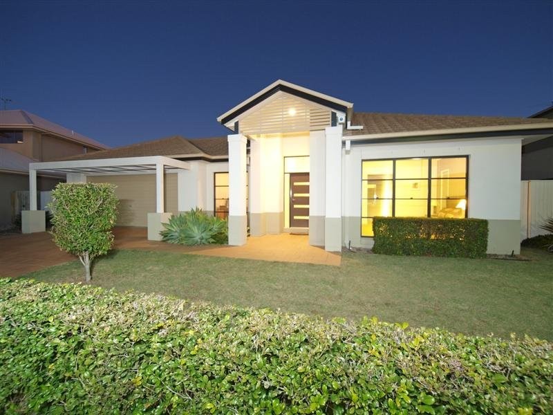 8 Grebe Circuit, North Lakes QLD 4509
