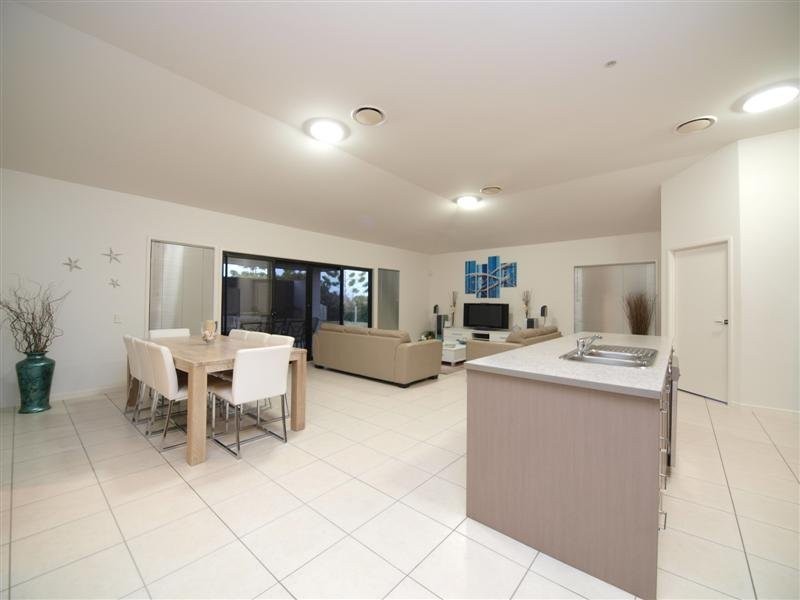 8 Grebe Circuit, North Lakes QLD 4509