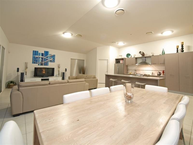 8 Grebe Circuit, North Lakes QLD 4509