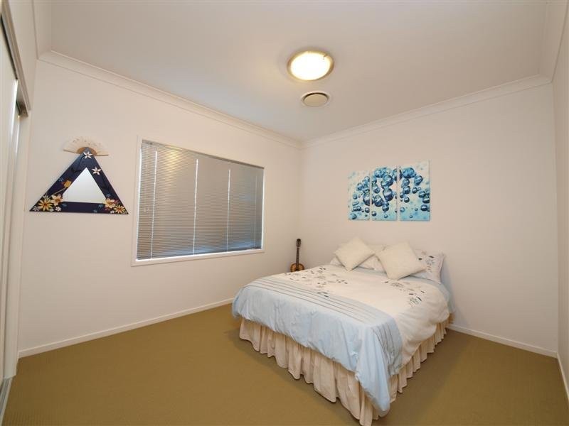 8 Grebe Circuit, North Lakes QLD 4509
