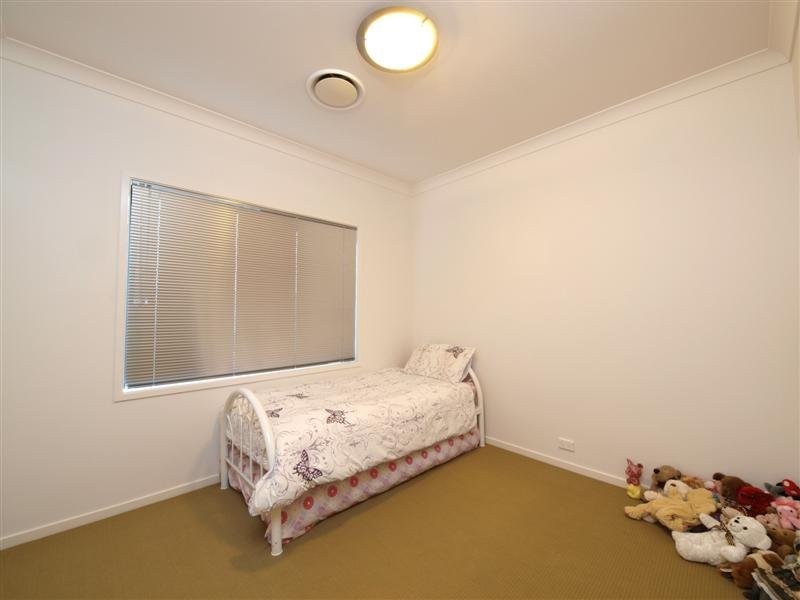 8 Grebe Circuit, North Lakes QLD 4509