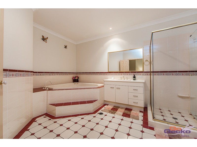 5 Corymbia Lane, Eatons Hill QLD 4037