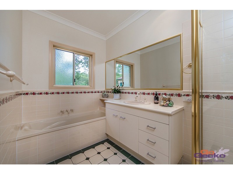 5 Corymbia Lane, Eatons Hill QLD 4037