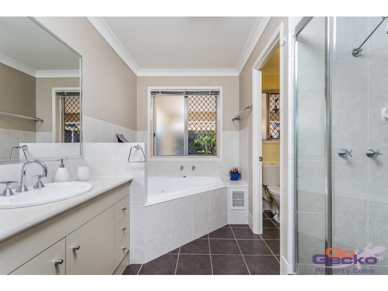 5 Dotterel Crescent, North Lakes QLD 4509