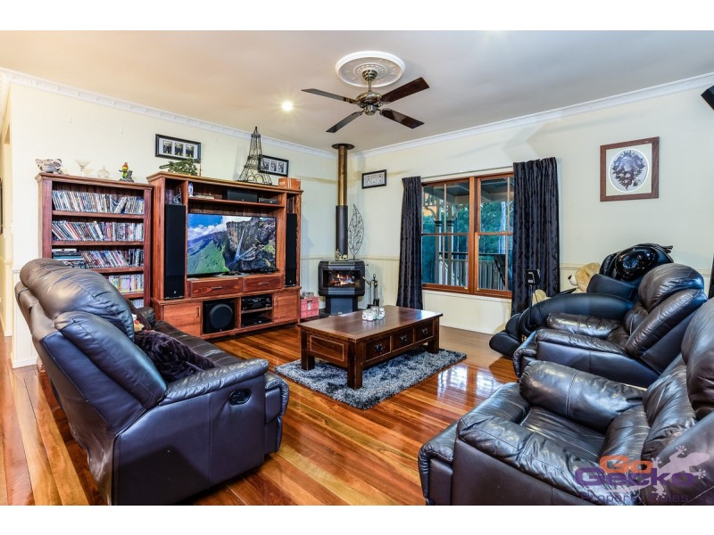 860 Clear Mountain Road, Cashmere QLD 4500