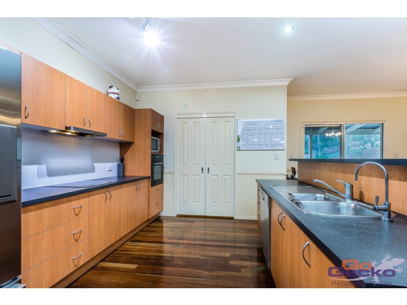 860 Clear Mountain Road, Cashmere QLD 4500